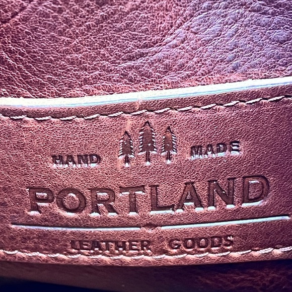 Portland Leather Bucket Bag / Crossbody - Picture 4 of 9